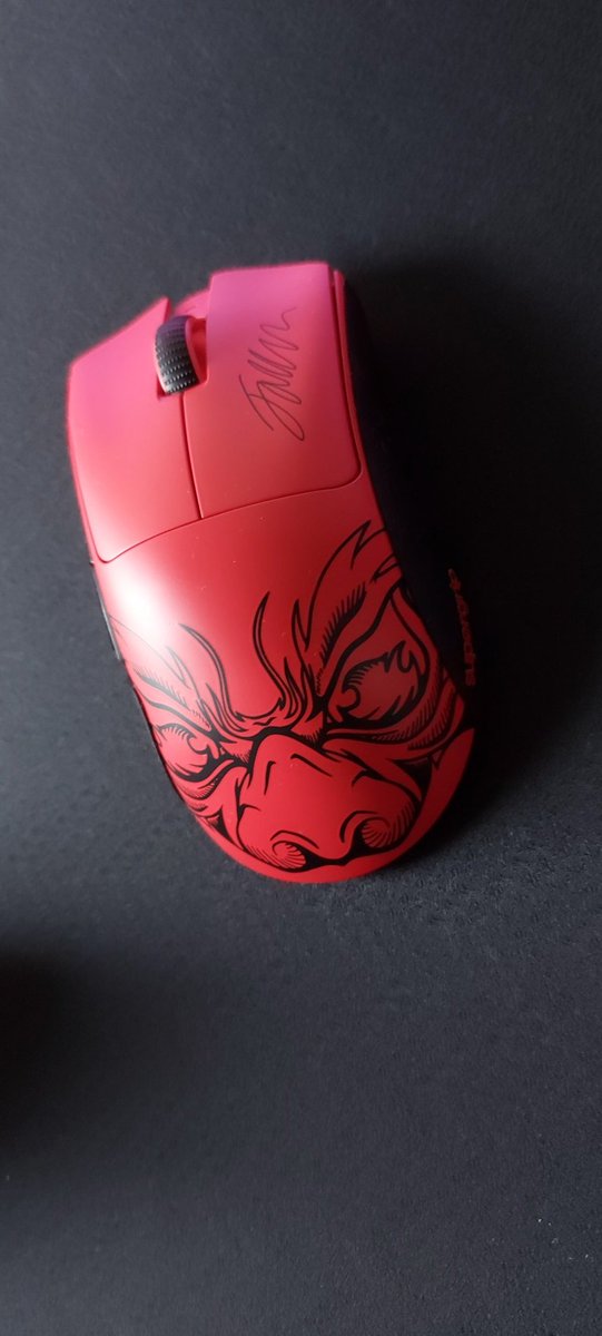 DataOCE's tweet image. Must have the hands of thor, another mouse broke on me. Praying to @faker this one lasts