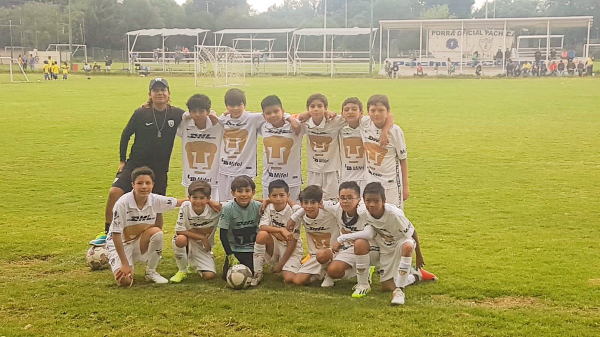 elpibe_ruben's tweet photo. Va por ti mi querido viejo, este Torneo de Copa y en todos los que tenga la oportunidad de seguir dirigiendo en un banquillo.

¿QUÉ ES NUESTRA VIDA?

Una conexión de recuerdos, recuerdos de eventos, experiencias, emociones; todo nos lleva al aquí y al ahora. 

#aferrarse https://t.co/huSqeix0J9