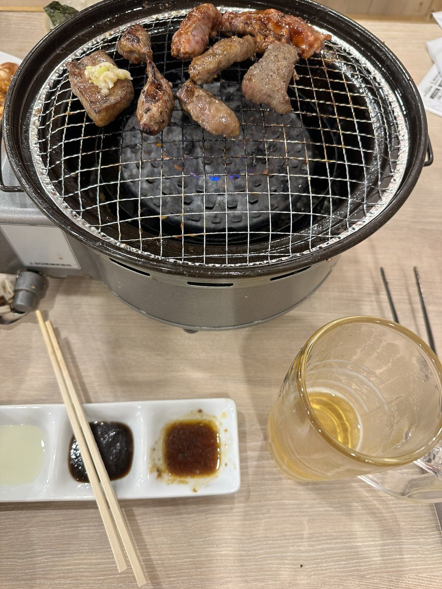 osugi422's tweet photo. LIVE後の焼肉&amp;ビール最高🍺🍖
今日の増田さん、トーク磨きかかってた。日々トーク力あがっとるんよ。彼ら🤣

#NEWS_EXPO 
#NEWS20th 
#NEWS 
#横アリ https://t.co/sdwdRQ30F4