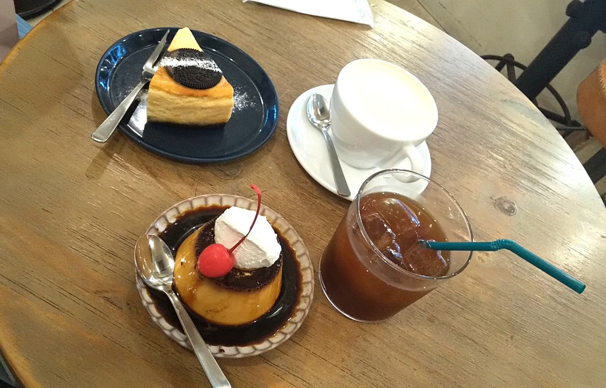notohizuki's tweet photo. この間友達と久しぶりにカフェ開拓してきたんですけど、新宿三丁目のオールシーズンズコーヒーとても良かったです。プリンのカラメルの量えぐいな！って思ったんですけど1口毎にすくって食べてたらぴったりの量だった…🍮 https://t.co/HB0FUAX1xn