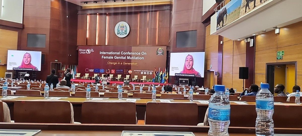 Frontline (@frontlineendfgm) on Twitter photo Sadia Hussein <a href="/SadearH/">Shujaa_Sadia Hussein (HSC)</a> at #ICFGM2023 requests everyone to support the #FrontlineEndingFGM movement by giving it their financial support so that we can achieve our goal of #ZeroFGM.
#EndFGM
#FrontlineEndingFGM Sadia Hussein <a href="/SadearH/">Shujaa_Sadia Hussein (HSC)</a> at #ICFGM2023 requests everyone to support the #FrontlineEndingFGM movement by giving it their financial support so that we can achieve our goal of #ZeroFGM.
#EndFGM
#FrontlineEndingFGM