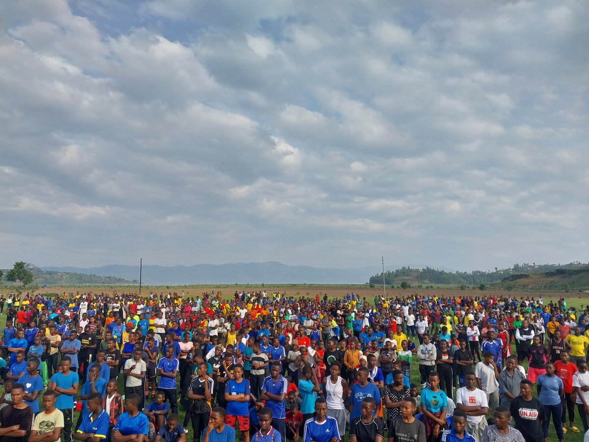 Sport ni ubuzima!
#SportdeMasse #October2023 muri <a href="/Nyamasheke/">Nyamasheke District</a> mu murenge wa #Kanjongo 
Yitabiriwe n'urubyiruko rwinshi!
Imbaraga z'igihugu, zubaka kandi vuba! 
Mu Ndongozi #GukoraNiKare!