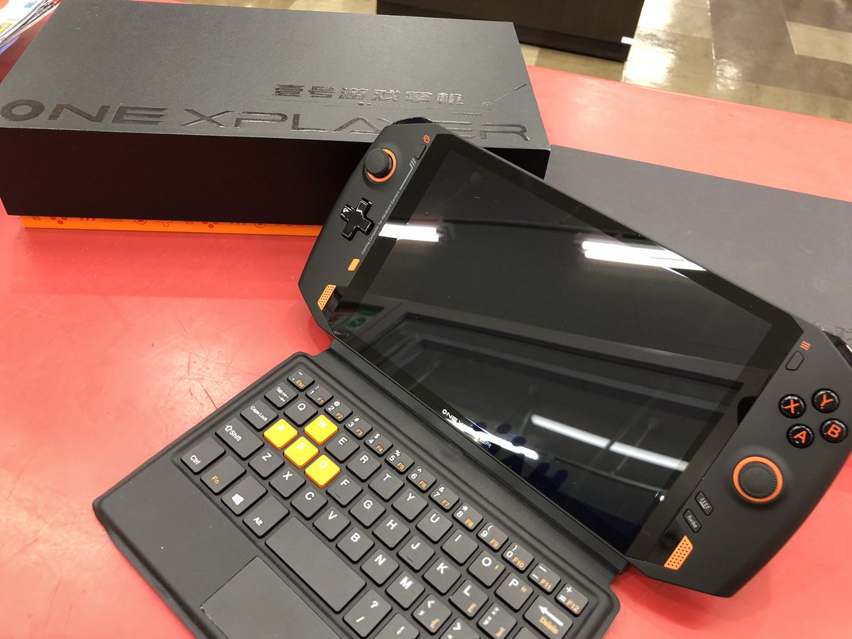 hoshimokuzawa's tweet photo. 大変珍しい品物を
買取させていただきました！
こちらなんと
#ゲーミングPC のようです……！
なんとも近未来的で
カッコいい一品です😳😳✨

是非一度ご来店くださいませ🎮🎮
お待ちしております💪💪

#ONENETBOOK
#パソコン
#PCゲーム
#ゲーム
#ONE_XPLAYER_MINI https://t.co/7r1obTgJr9