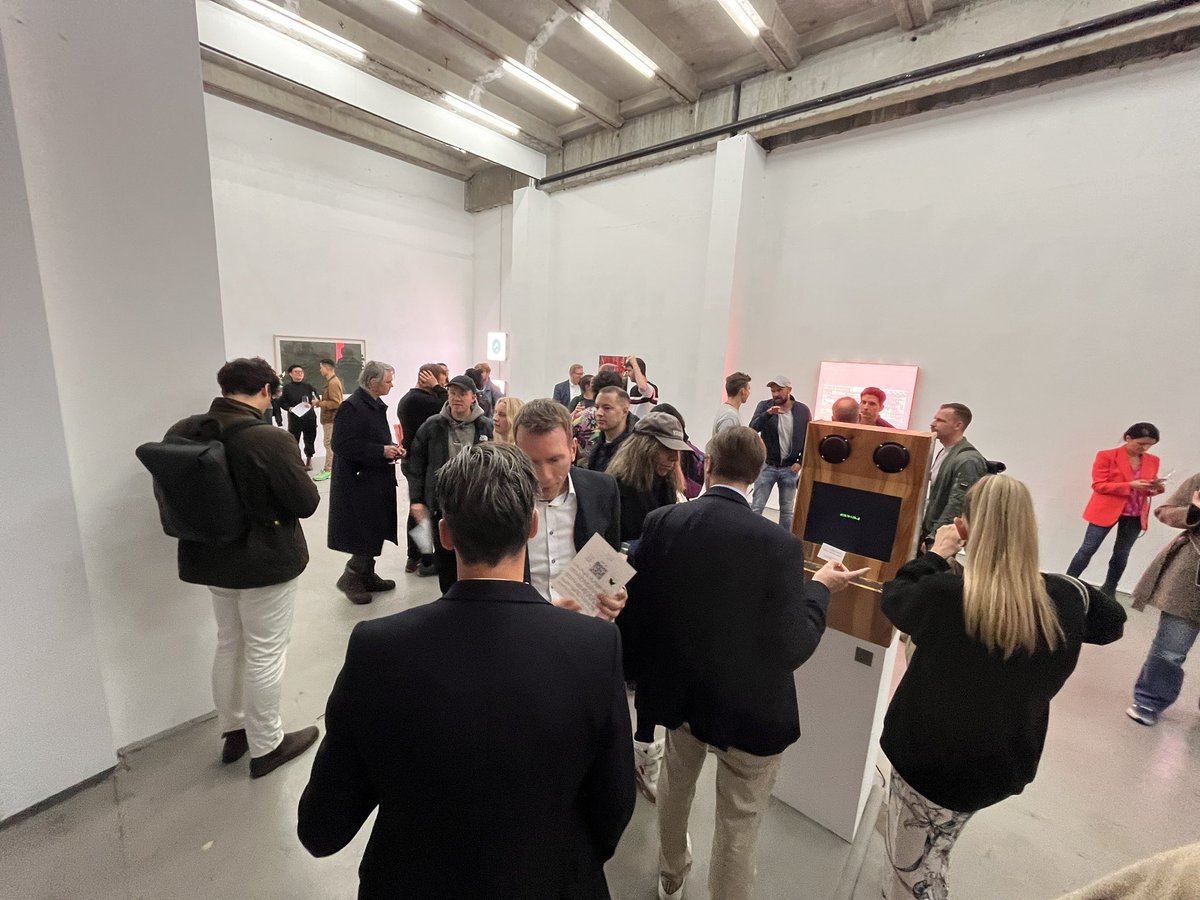 MathiasThiel's tweet photo. Last day of MARKET MAKERS exhibition in Berlin. Some impressions from the opening last Thursday… @MPtherealmvp @______jpg______ 

Met some old and new friends @normanwiese @bjoernhesse @anne_schwanz @rawsone_ …. and it seems I missed @sssluke1 🫣

Go, check out the closing event today!