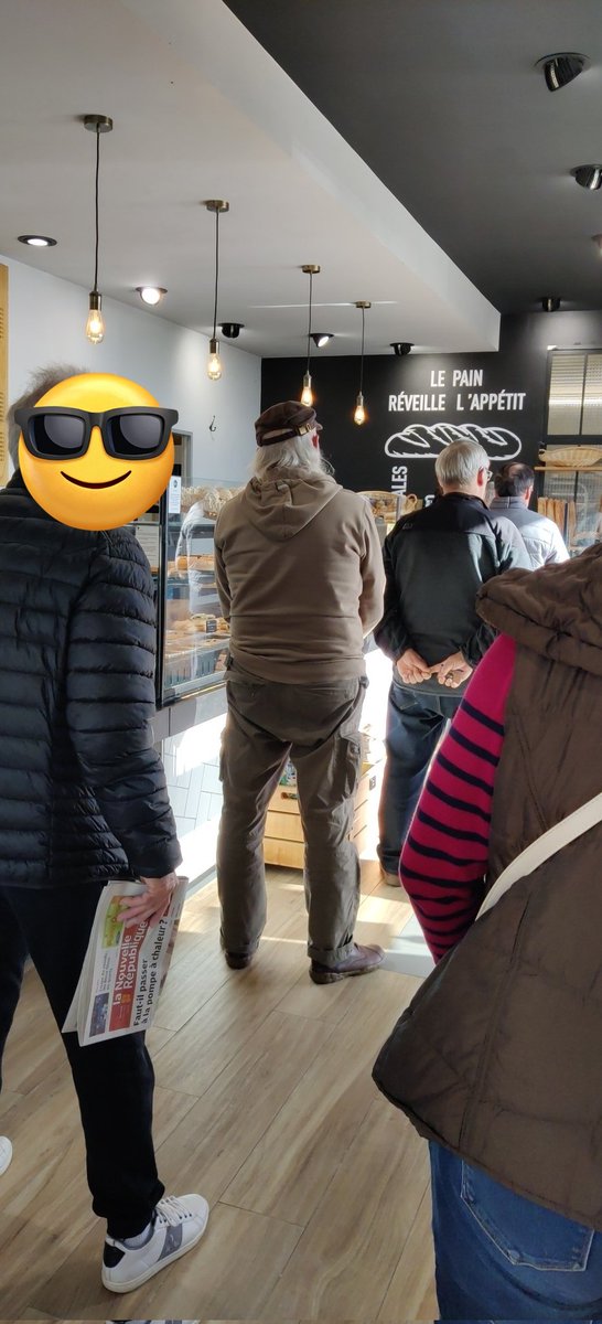 Twicsael's tweet photo. j'ai pas tenté de demander s'ils étaient là pour le #boulanjour mais je ne crois pas 🤣 bon ben j'étais seul https://t.co/LFR8kyiV0Y