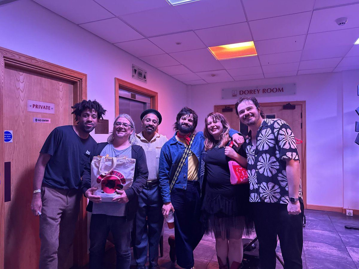 What a privilege and a pleasure to support the incredible @Flamingods at @StJamesGsy last night ❤️🦩

They also have the best merch