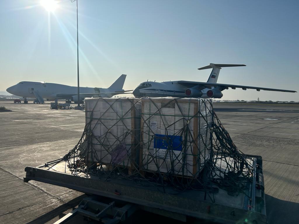 JanezLenarcic's tweet photo. To address the most urgent needs of refugees from #NagornoKarabakh in Armenia, we've mobilised also 🇪🇺's humanitarian stockpiles. This morning, a ✈️ with emergency supplies has landed in Yerevan. The goods will be quickly handed over to those in need by our partner @PIN_Armenia. https://t.co/FT9XLm9tCe