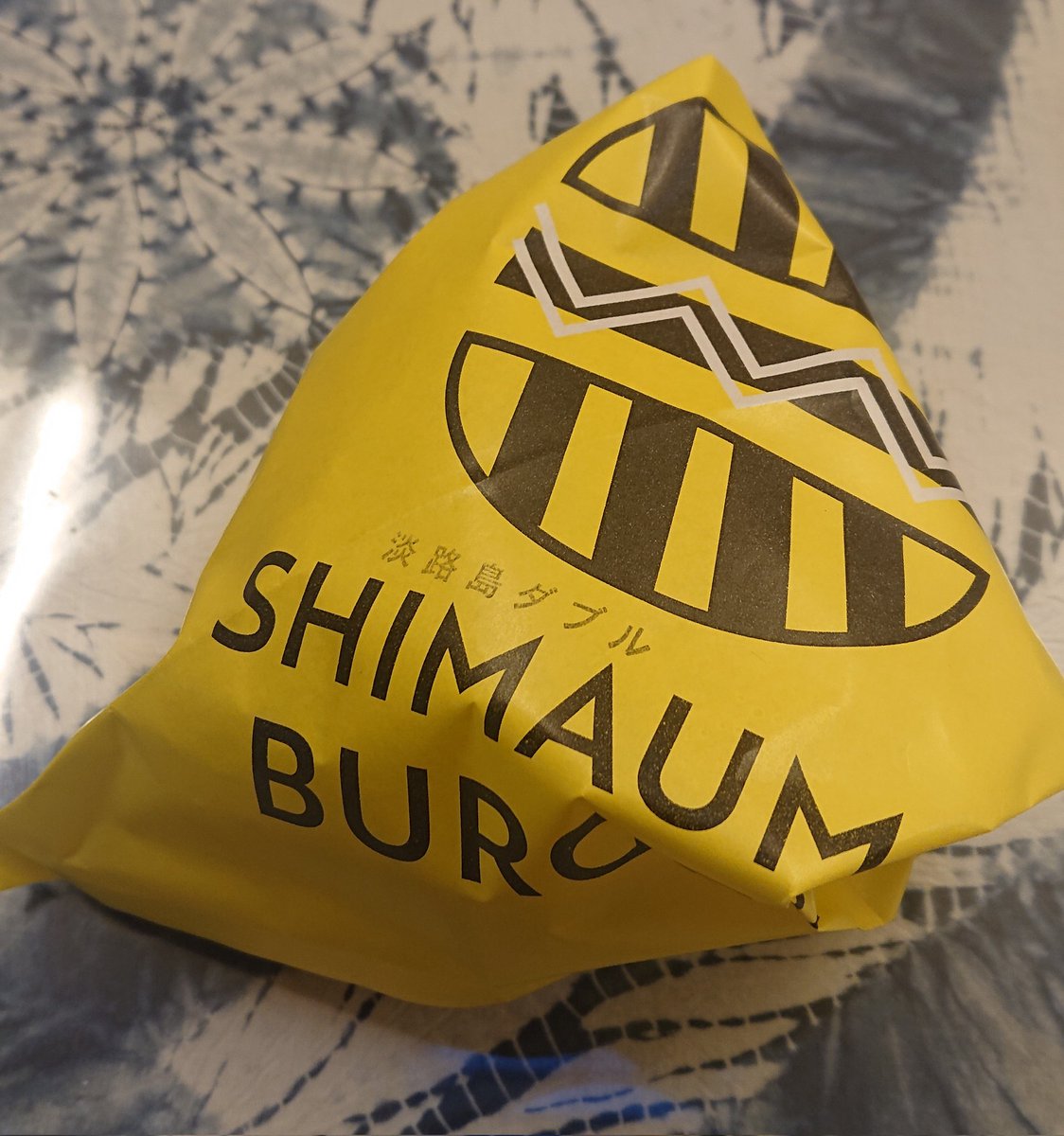 negiharu888's tweet photo. シマウマバーガーのダブルバーガーをペロリ(๑´ڡ`๑)
ここのハンバーガー美味い〜！糖度の高い玉ねぎ、ジューシーなパティを贅沢にダブル、フワフワモチモチのバンズ、とにかくこのハンバーガーは、今まで食べた中で1番美味しい。
でも、腹八分…足らん… https://t.co/5w6X4eSr9s