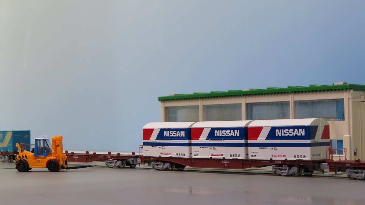 積荷は自動車】 軽自動車輸送用のU38Aコンテナが再生産です。独特の