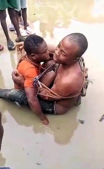 Two men caught and punished for st£aling car batteries at Boro-pit area in Rumuokwurusi, Port Harcourt.

#phtwittercommunity