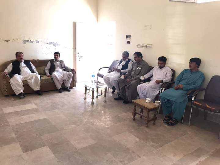 NDMBalochistan's tweet photo. نیشنل ڈیموکریٹک مومنٹ کے صوبائی صدر احمد جان لالا صوبائی ترجمان انجنیر ایمل خان ناصر اور ضلع صدر ایڈوکیٹ شریف کاکڑ  نے لورالائی بار ایسوسیشن کے وکلاء سے ملاقات کی اور  موجودہ سیاسی  صورتحال پر تبادلہ خیال کیا گیا https://t.co/aIX2Xb8ngy