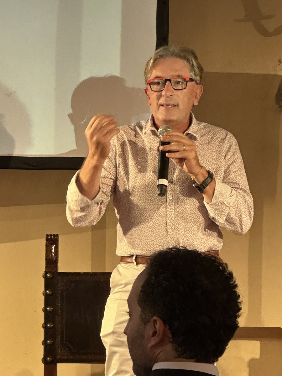 vinkie76's tweet photo. Come sarà l’agricoltura nel 2040? @luigicattivelli ci porta avanti di 17 anni per raccontarci come le #TEA potranno o non potranno aiutare l’agricoltura. Non saranno una soluzione per tutto, forse, ma sicuramente daranno un contributo a cambiare il modo di farla @confagriFE https://t.co/t4Zpp5Mzmn