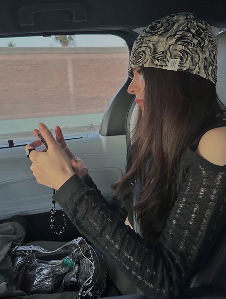 estsle's tweet image. 