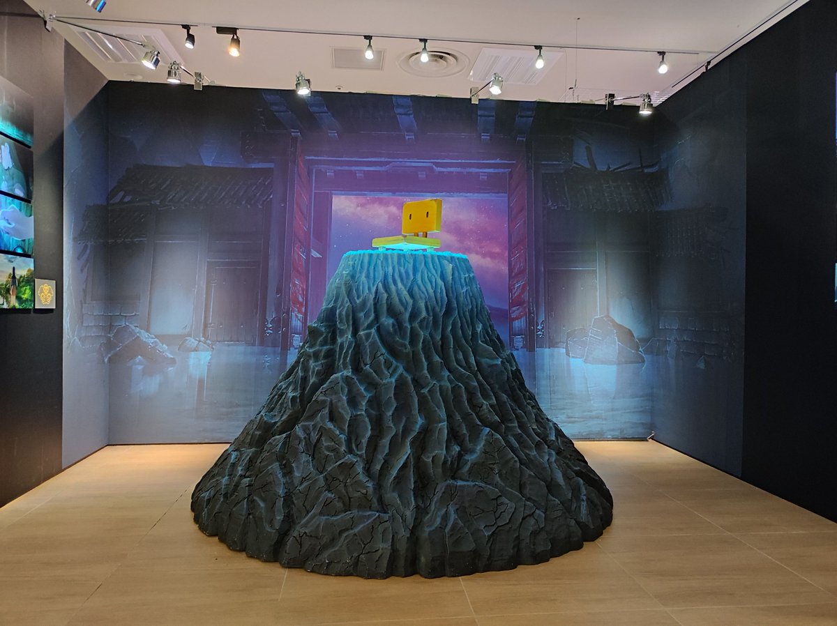 米子会場は、大阪より広いスペースで人も少なめで穴場だった🥰

大阪では人が多くてじっくり見られなかったけど、今回は心ゆくまで堪能できたし、椅子太さんの撮影スペースも広々してて、タイミングによっては独占常態に…‼

ご当地キーホルダー🌱かわいい❤️

#すずめの戸締まり展