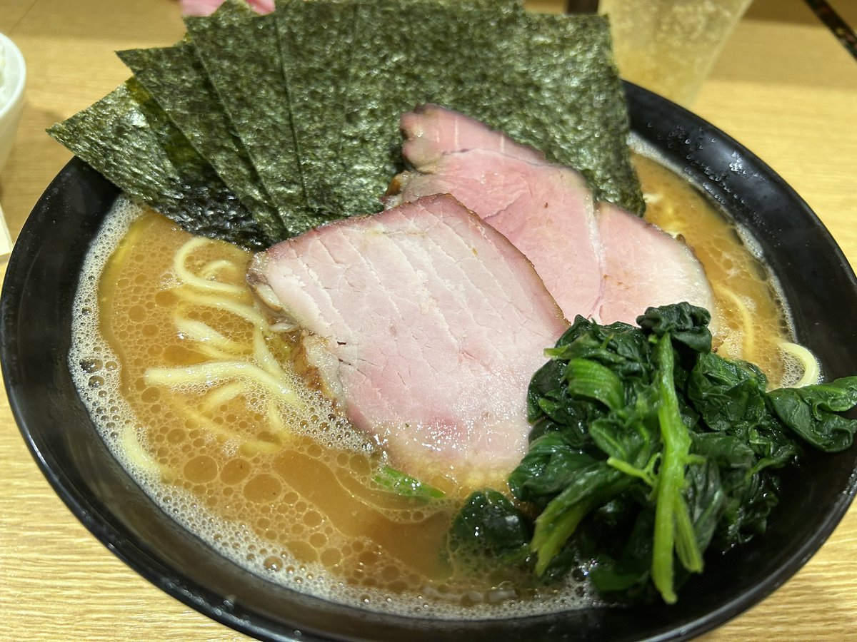 Freedom47905998's tweet photo. 夕食
家系ラーメン蓮さん

たまにお邪魔いたします！
自宅近くの家系ラーメン屋さんです！

大盛り　ライスはキツかったですが
お腹いっぱいになりました！

またお邪魔します、

#家系ラーメン
#家系ラーメン蓮
#京成大久保 https://t.co/xTyqfaN6GC