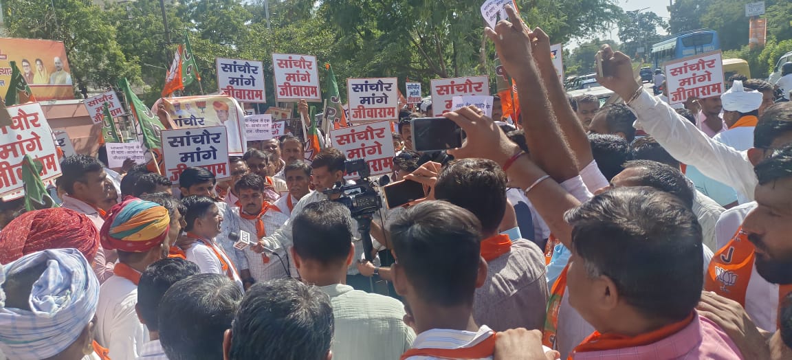 Anilpurohitbjp's tweet photo. #सांचौर  प्रधान, स्वय जिला परिषद सदस्य, मंडल अध्यक्ष, पार्षद, 80 फीसदी सरपंच और असंख्य कार्यकर्ता गण सभी जीवाराम जी के साथ में है ऐसे में दुसरे व्यक्ति को टिकट मिली तो भाजपा हारेगी #साँचोर_मांगे_जीवाराम @cpjoshiBJP @JPNadda @gssjodhpur @1stIndiaNews @zeerajasthan_ @ArunSinghbjp https://t.co/wKgl9asuVI