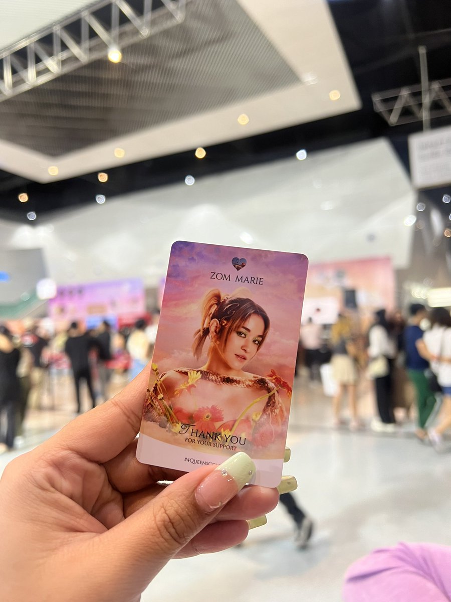 nat2ha10's tweet photo. ตามแหาแลกโบกี้ค้าา #Zommarie #Bowkylion #4QueensConcert https://t.co/znnUDUskKH