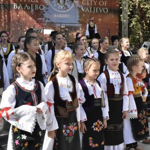 Do you know where you can try the best 'tobacco“ cracklings? Visit the Festival of 'Tobacco' Cracklings in the city of Valjevo this weekend and savor the finest of this specialty from western Serbia, specific to the Kolubara District and Valjevo area. #experienceSerbia 📷 TOV