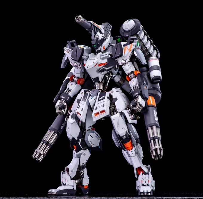 バルバトス完成品×4 パチ組は多分もっと組んでる 素晴らしいキット