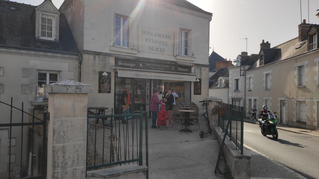 SimplyNemo's tweet photo. @ZeratoR On a croisé personne à Esvres sur Indre. Dommage... #Boulanjour https://t.co/iiGsFBI19X