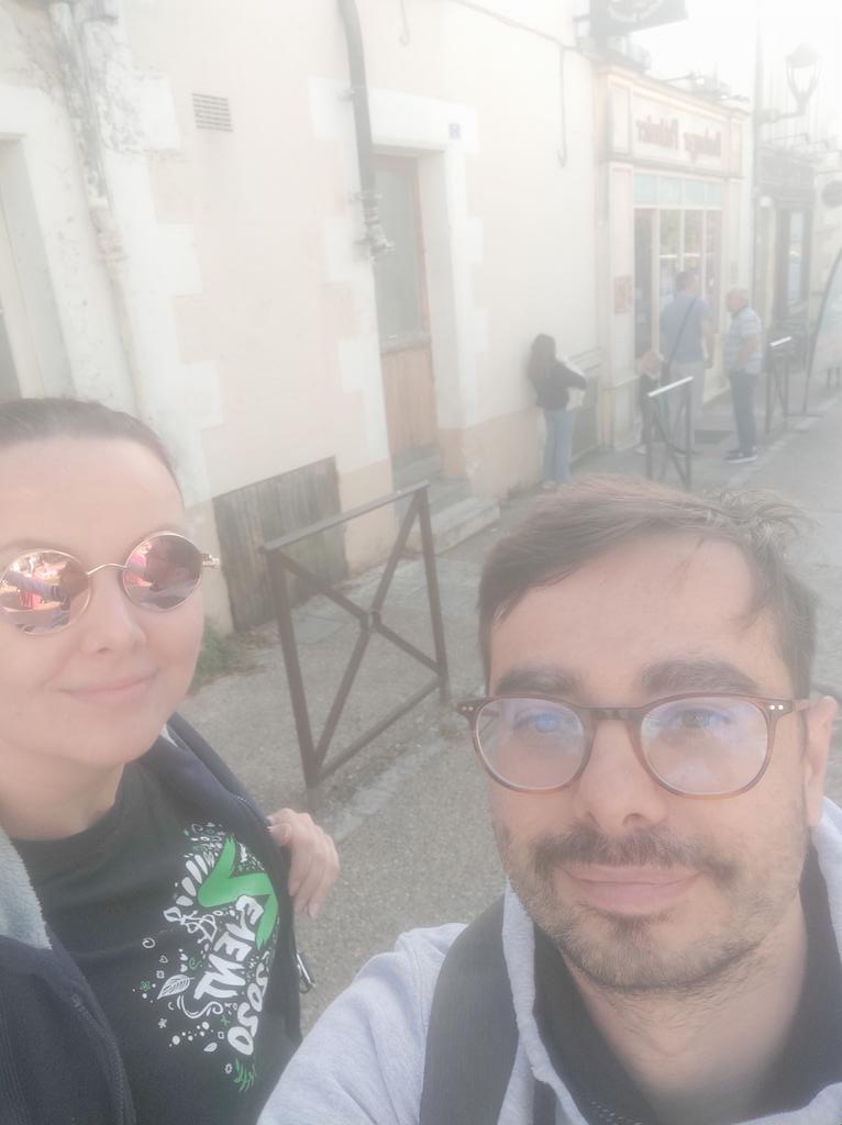 SimplyNemo's tweet photo. @ZeratoR On a croisé personne à Esvres sur Indre. Dommage... #Boulanjour https://t.co/iiGsFBI19X