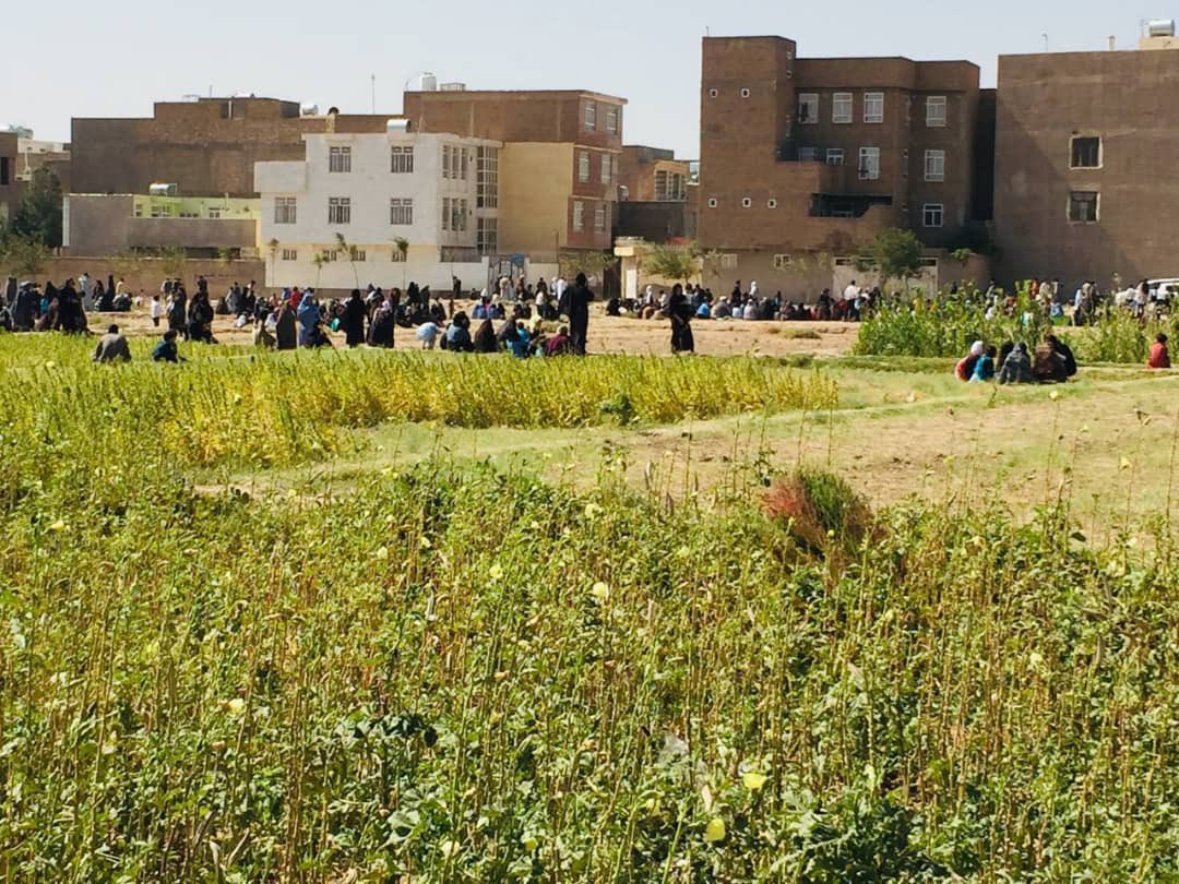 ShnizaiM's tweet photo. People are out on the streets of Herat city after a 6.10 richter earthquake hit the region. 
#herat #earthquake #Afghanistan https://t.co/44MqBKoaM7
