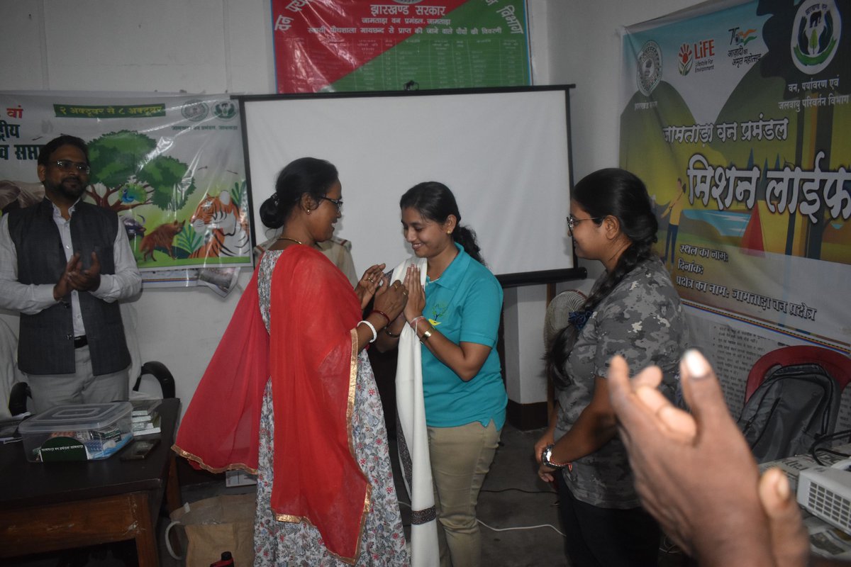 SubhaRout_1998's tweet photo. Celebrating 69th wildlife week in Jamtara Forest Division, Jharkhand through discussion on biodiversity of Jamtara.
#flora #wildlife #microfauna
@BiotechSanjeet @AndAprf @CMO_Odisha @JharkhandCMO @jhar_governor @DfoJamtara @DfoRourkela @BaripadaT @pccfodisha @RccfBhubaneswar https://t.co/aY5QucCqLU