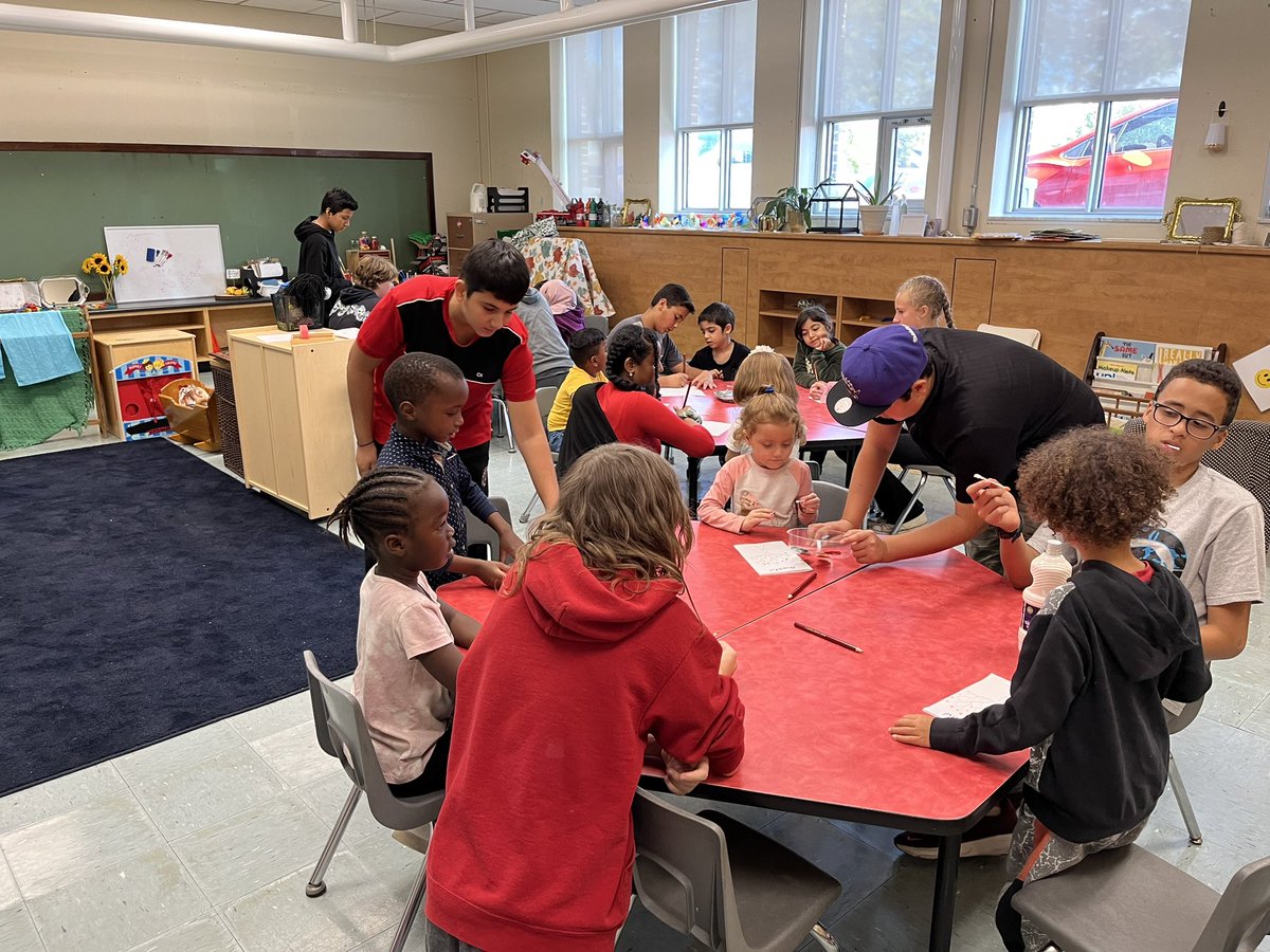 We made turkeys out of clay and we used q-tips to paint the leaves on the tree of our "thankful" cards. The grade 8's from Mrs. Trussler's class helped the students think about what they are thankful for. <a href="/PrinceEdwardPS/">Prince Edward Pacers</a> #EarlyYears #finemotor