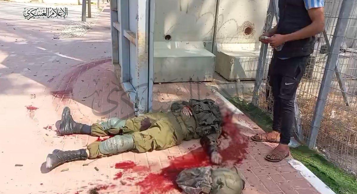 مجا|هدو القسا|م خلال سيطرتهم على موا|قع الا|حتلا|ل داخل أراضينا المحت|لة ضمن معر|كة #طوفان_الأقصى