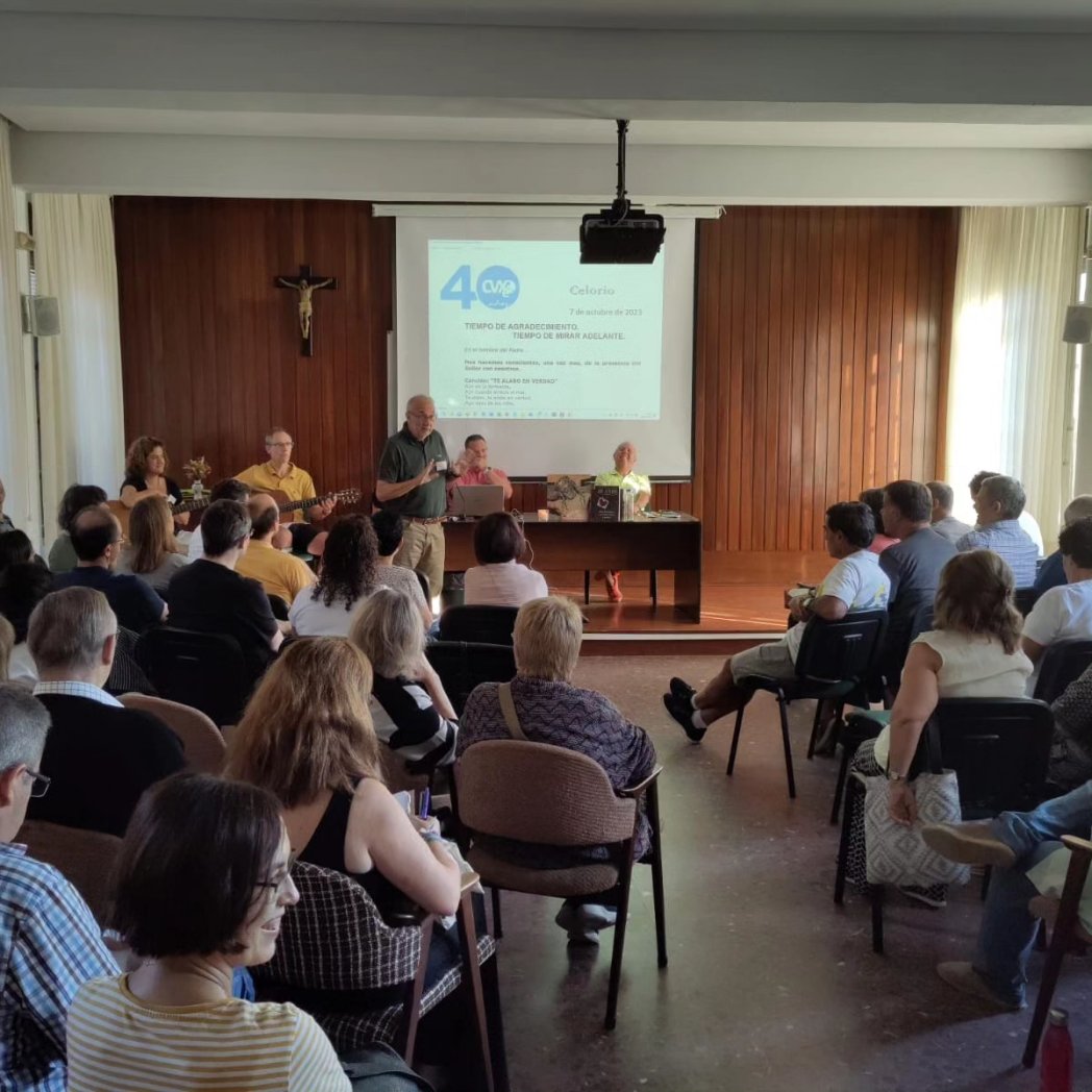 cvx_e's tweet photo. Comenzando la última celebración de los 40 años de la CVX en España. Hoy compartiendo vida e historia en Celorio.
#EspiritualidadIgnaciana #40añoscvxe https://t.co/zxe4z8i3wl