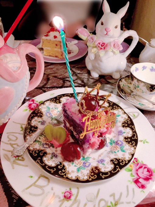 フォロワーにかわいいケーキ食べさせてもらった 