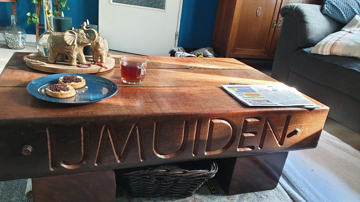 jolanda317's tweet image. #dag7
#fot_O_ktober 
#namen
Initiatief @jolandabrwr 

Onze eigen tafel, home made by mijn eigen Bram en een vriend. 💕
ACB hout/ steigerhout uit de haven van @IJmuiden
 250 kilo schoon aan de haak.