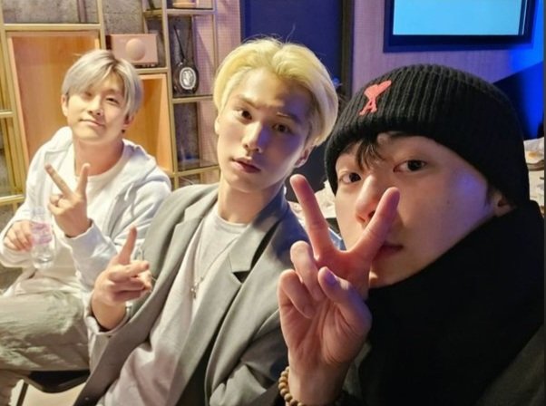moonwalkkie's tweet photo. today I'm the happiest person on earth๐ my precious boy๐ i love them so much and i love their friendship so much. They are always be there for each otherโก thanks for these photos minhyuk๐
#astro #aroha #astroot6 #mj #jinjin #eunwoo #moonbin #sanha #astrorocky #parkminhyuk https://t.co/R97qRoxypF
