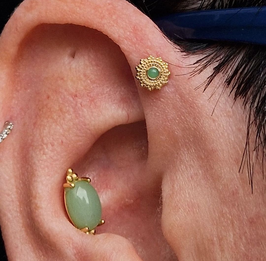 ForestPiercing's tweet photo. This customer is wearing the hell out of these real chrysoprase and yellow gold pieces in their healed conch and forward helix!
The Helix is a 6mm Afghan by BVLA, and the Conch is a FaraTà by Anatomical 😍 https://t.co/CNzZpnl9K1
