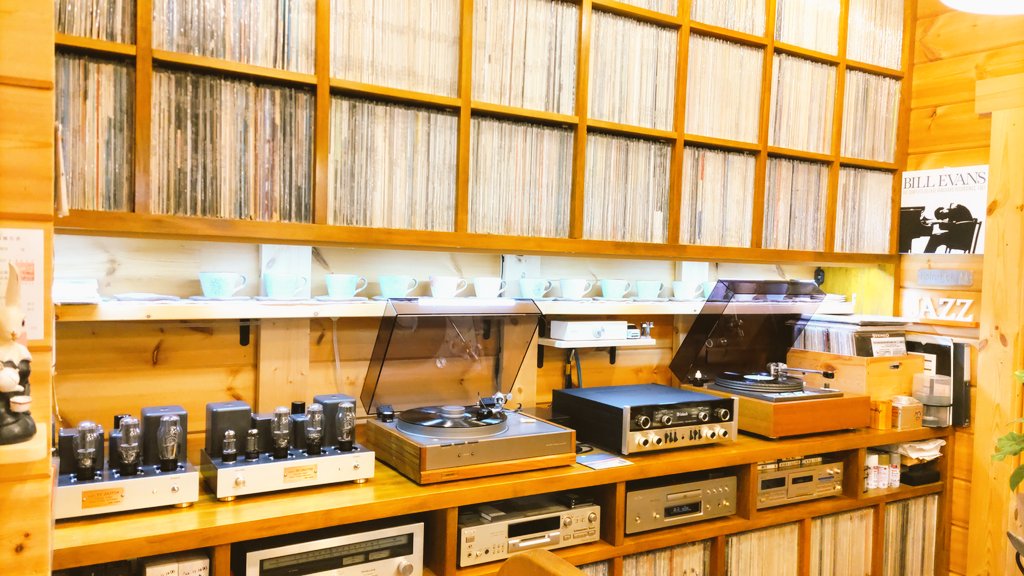 MIKA29038757's tweet image. 東京・東村山市のジャズ喫茶、Soundyさんに初訪問🎶
ジャズが中心ですが様々なジャンルも流れるようで、とても落ち着ける空間でした🥰ご近所の常連さんですぐに満席に。
自家製レアチーズが美味しかった😋
マスターの穏やかな対応も嬉しい、また必ず伺いたいお店です✨

#ジャズ喫茶
#Soundy
#東村山市