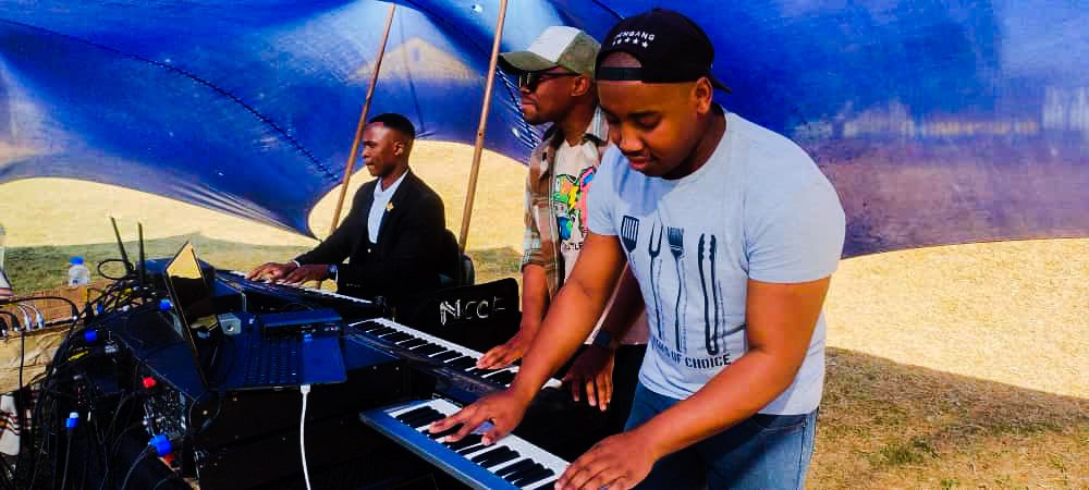 TerryMashego's tweet photo. Church at the Park !! https://t.co/2IyEBaJ3cg