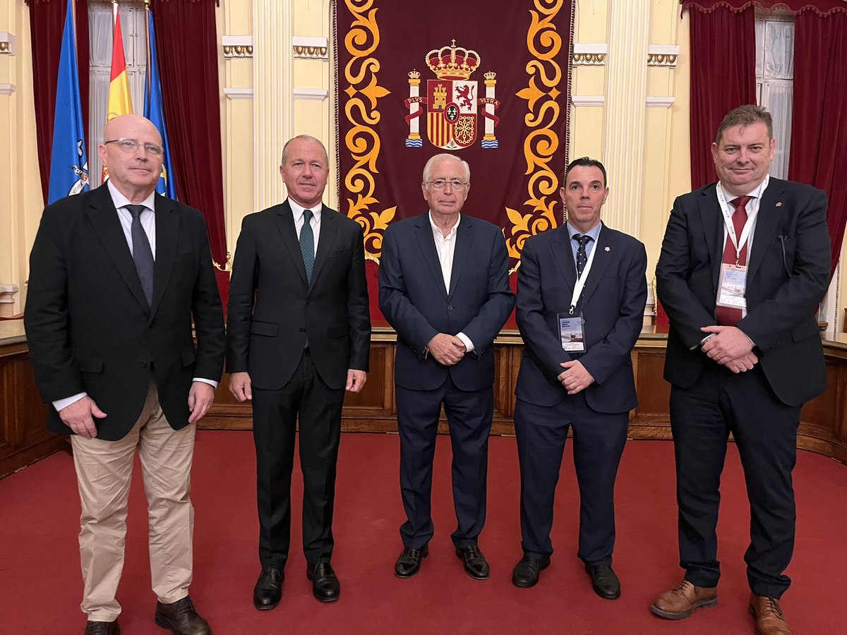 CAFMalagaES's tweet photo. Muchas gracias a la Ciudad Autónoma de #Melilla por la emotiva recepción que nos ofreció ayer en la sede de la Asamblea de la ciudad autónoma. https://t.co/PkxpAnY3nA