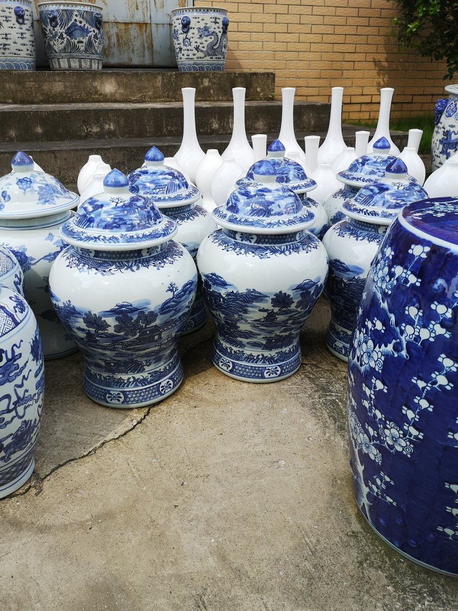 blue and white landscape design porcelain temple jar

#antiquedealersofinstagram
#gingerjar #chinoiserie #blueandwhite #gingerjars #chineseantiques #porcelain #gingerjaruk #blueandwhitedecor #antiqueporcelain #fauxbamboo #frenchantiques #flemishtapestry #aubussontapestry