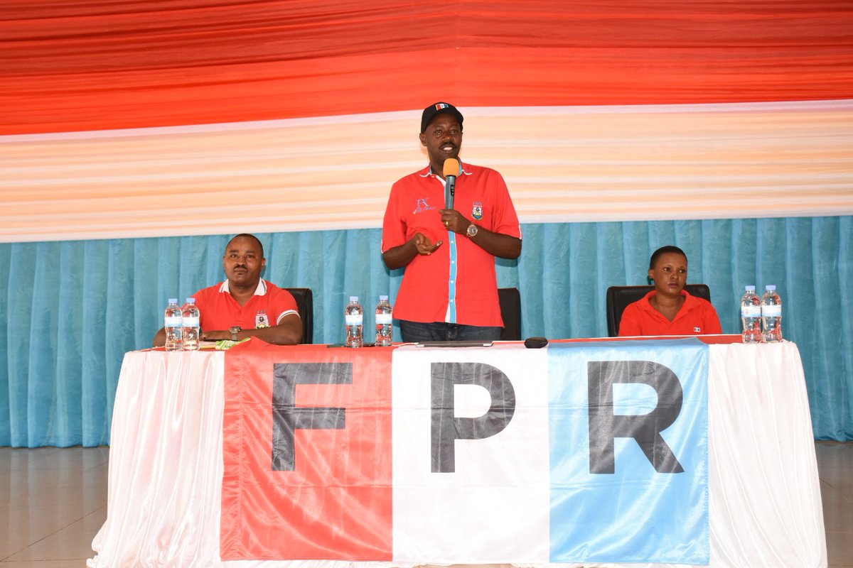 RPF_Rwimbogo's tweet photo. Kuri uyu wa 7/10/2023
Chairman w'Umuryango FPR Inkotanyi mu Karere ka @GatsiboDistrict 
Bwana @richardgasana  ayoboye inama y'umuryango yitabiriwe n'ibyiciro byihariye(Special cells) byo mu burezi byaturutse mirenge yose, ikaba irimo kubera mu cyumba cy'Inama cya Ntende hotel https://t.co/7j2MZ4nOs1