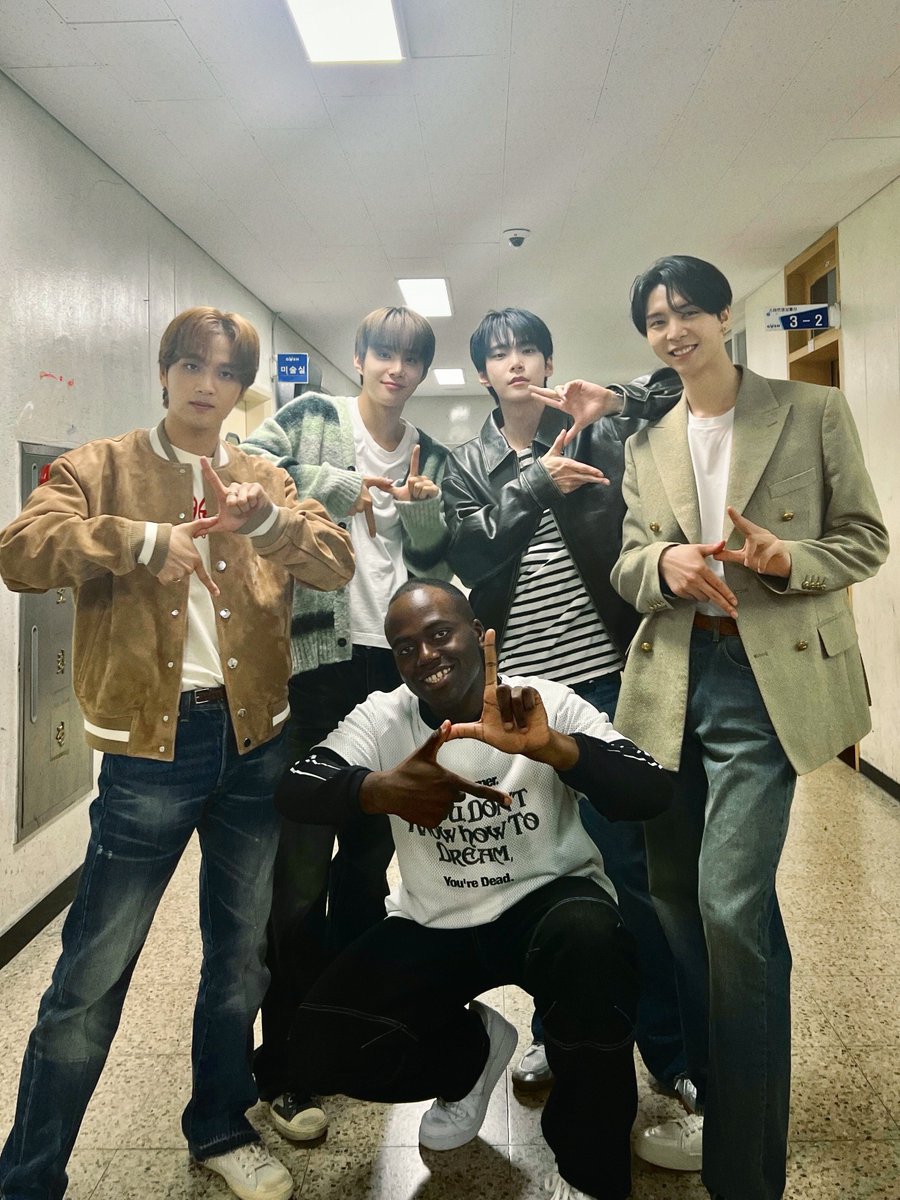 NCTsmtown_127's tweet photo. 🐻🐶🐰🐱🏫💚

#JOHNNY #DOYOUNG #JUNGWOO #HAECHAN
#NCT127 #FactCheck #不可思議
#NCT127_FactCheck
#NCT127_FactCheck_불가사의
#FactCheck_불가사의_不可思議
#동네스타K3 https://t.co/B3cTXcpaGJ