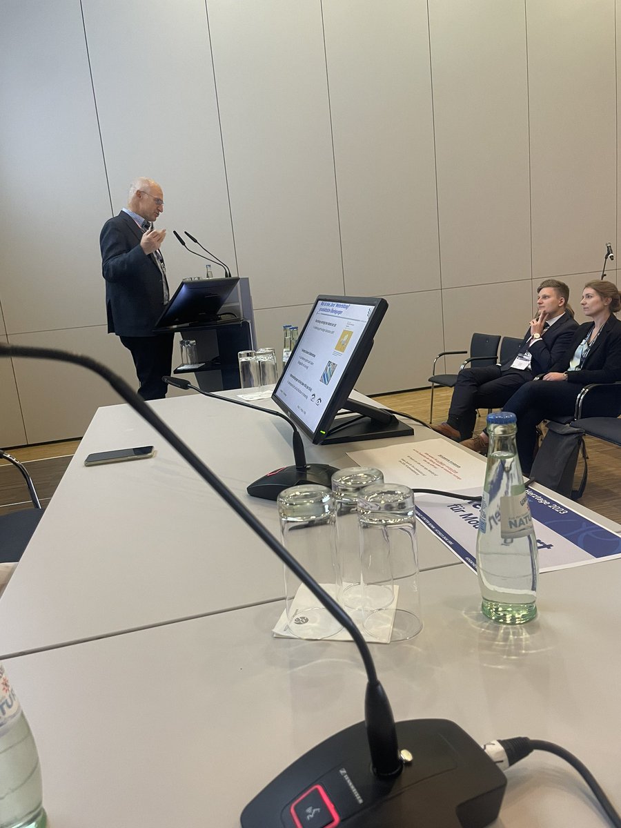 Hannah_Billig_'s tweet photo. Von den Anfängen bis zur großen kardiologischen Karriere
@YoungDgk und #ALKK Seite an Seite für eine gute Weiterbildung in der Kardiologie ➡️ jetzt im Saal Bangkok 1
Den Start macht #VolkerSchächinger aus Fulda
#DGKHerztage @DennisLawin @AnnaHohneck @DGK_org https://t.co/czSyl0hJsu