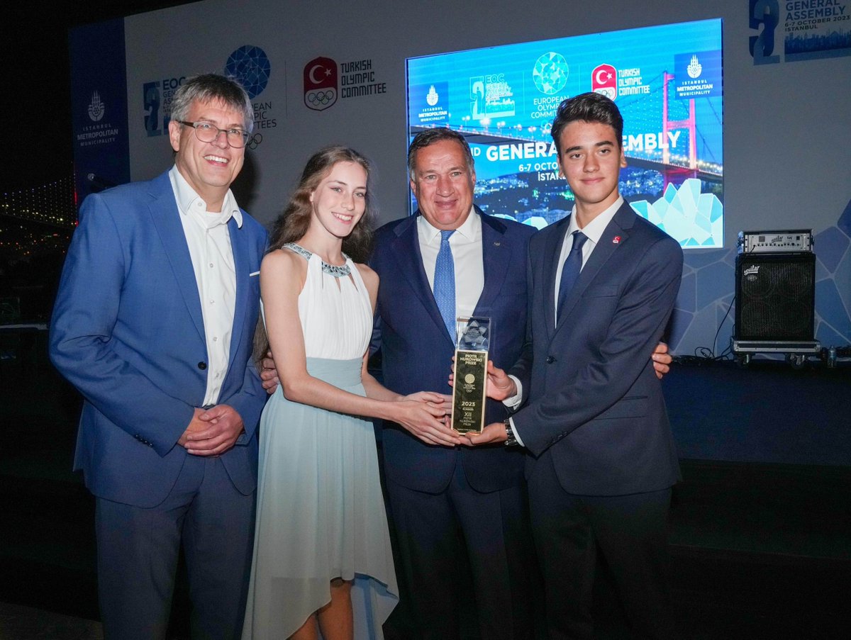 insidethegames's tweet image. There were joint winners of the #EOC #PiotrNurowskiPrize for the best young European athlete in summer sport for the first time, with #Germany's rhythmic gymnast Darja Varfolomeev and #Turkey's swimmer Kuzey Tunçelli receiving equal votes

ow.ly/uQVL50PUcX5