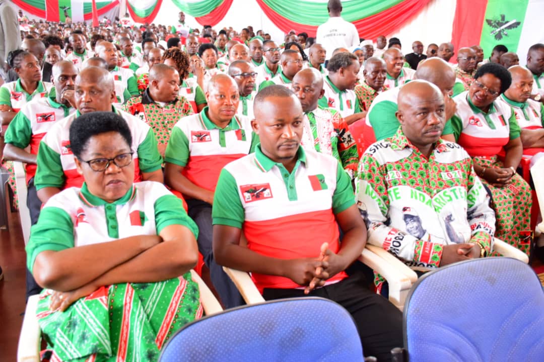 Ce samedi 7/10/2023, se tient un congrès provincial du parti CNDD-FDD dans la nouvelle province de <a href="/Gitega/">Province Gitega</a> composée des anciennes provinces Gitega, Karusi, Muramvya et Mwaro. Le chef de l'État <a href="/GeneralNeva/">SE Evariste Ndayishimiye</a> et président du conseil des sages de ce parti y a participé.