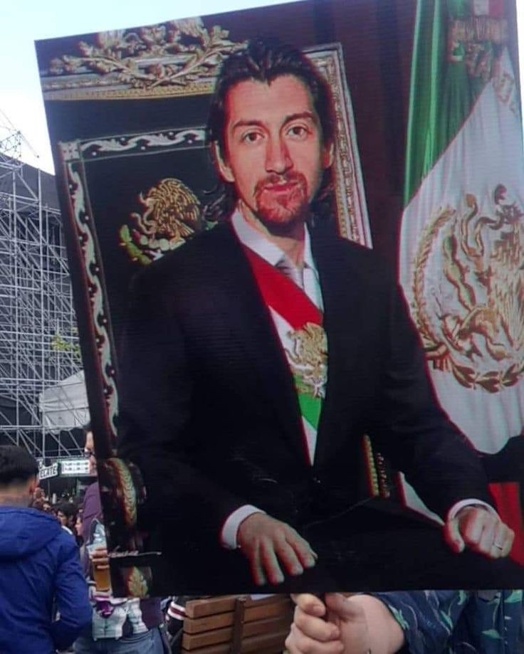 Citr0nela1's tweet photo. Está tan poderoso el concierto de los Arctic monkeys que hizo temblar a México. https://t.co/0pbxb2gNXg
