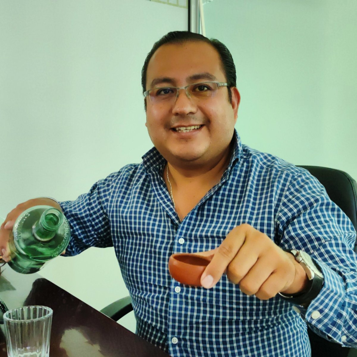 PabloPachecoLuc's tweet photo. Como están amig@s, espero que todos estén bien después del temblor de 6.3 con Epicentro en Matías Romero, #Oaxaca #México 

Un Mezcal para el susto. https://t.co/MGn2uB8tOU