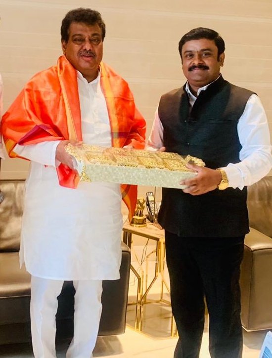annatarajgowda's tweet photo. ಕೆಪಿಸಿಸಿ ಪ್ರಚಾರ ಸಮಿತಿಯ ಅಧ್ಯಕ್ಷರು, ಬೃಹತ್ ಮತ್ತು ಮಧ್ಯಮ ಕೈಗಾರಿಕೆ ಹಾಗೂ ಮೂಲಸೌಲಭ್ಯ ಅಭಿವೃದ್ಧಿ ಸಚಿವರು 
ಶ್ರೀ ಎಂ.ಬಿ.ಪಾಟೀಲ್ @MBPatil ಅವರಿಗೆ ಜನ್ಮದಿನದ ಹಾರ್ದಿಕ ಶುಭಾಶಯಗಳು.

ಭಗವಂತನು ತಮಗೆ ಆಯುರಾರೋಗ್ಯ, ಸುಖ, ಸಂತೋಷವನ್ನು ನೀಡಿಲಿ ಎಂದು ಪ್ರಾರ್ಥಿಸುತ್ತೇನೆ.
#HappyBirthdayMBP (ಕಡತದ ಚಿತ್ರ) https://t.co/0u9Eu5ZF2l