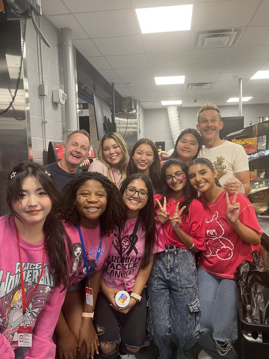 NurseVenner's tweet photo. HOSA rocked the concession stand at KDS!  They even got a little help from the shire! Honorary HOSA members for the day, Dominic Monaghan and Billy Boyd joined in on the fun! #CardinalCTE #CardinalsRise #MelissaSchools https://t.co/iavoi2I82q