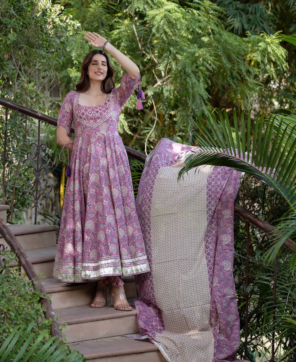 SAJILOJaipur's tweet image. Turn heads this festive season in this beautiful printed LILAC LOVE FLORAL COTTON SUIT SET!

Shop more from our latest festive wear collection GUL-BAHAAR🛍️

#sajilo_official #indianwear #suitsets #festivewear #ethnicwear #lilac #suits #womenswear #traditionalwear #designersuits