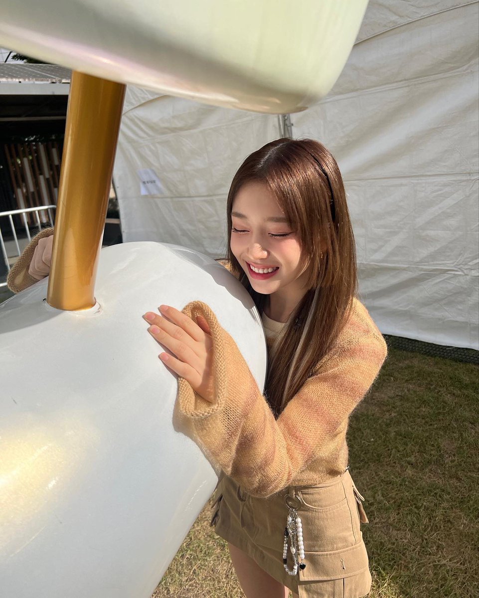 swithcafe's tweet photo. instagram update 
#SUMIN #수민 https://t.co/bpJEIO8DPo