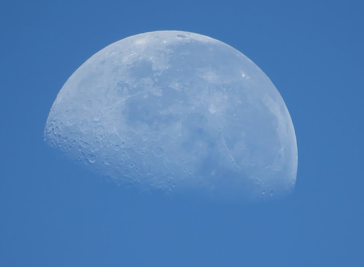 Moonshot in daylight Camera : canon sx540 hs Edited in Google photos - double unblur effect #GooglePixel #pixel7pro #MadeByGoogle #Google #moon #photography #craters